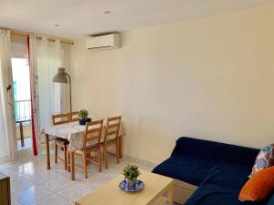 Ein Sitzbereich in der Unterkunft Neptuno Beachfront Apartments
