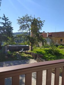 Un jardín fuera de Vila Anička Vimperk