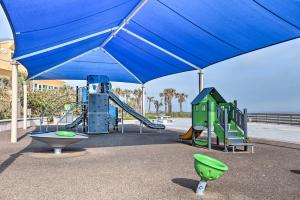 Детска площадка в Waterfront Daytona Beach Studio with Pool Access!