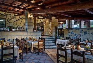 Ресторант или друго място за хранене в Villa Hotel Valle Del Marta Resort