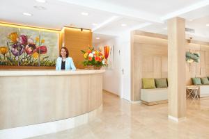 The lobby or reception area at Universal Hotel Laguna Még 21 kép