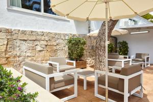 A seating area at Universal Hotel Laguna