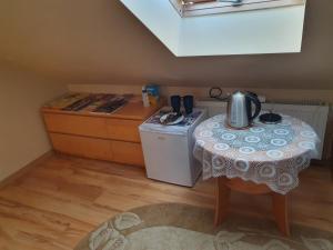 a small kitchen with a table with a tea kettle on it at U Iwony i Piotra in Malbork