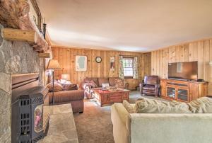 Gallery image of Inviting Lake Tahoe Escape with Yard and Fireplace! in Tahoma