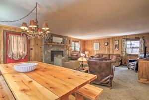 Gallery image of Inviting Lake Tahoe Escape with Yard and Fireplace! in Tahoma