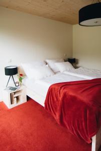 Łóżko lub łóżka w pokoju w obiekcie Domesi Concept House Pulečný