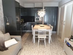 Kuchyňa alebo kuchynka v ubytovaní APARTAMENTO 1ª LINEA DE MAR CAMBRILS VILAFORTUNY
