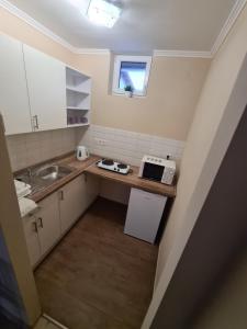 Kuchyň nebo kuchyňský kout v ubytování Napfény Apartman
