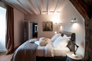 a bedroom with a large bed with white pillows at Domaine de Poulaines près Valençay Val de Loire Berry in Poulaines