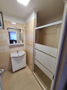 Koupelna v ubytování Napfény Apartman