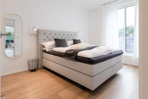 LOFT17 Neu Luxus-Loft Design Klima 2-4 Personen tesisinde bir odada yatak veya yataklar