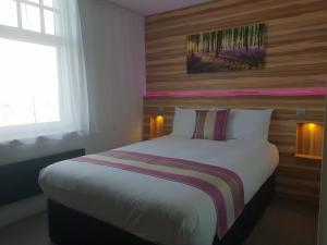 Postel nebo postele na pokoji v ubytování Escape Hotel