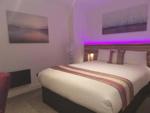Postel nebo postele na pokoji v ubytování Escape Hotel