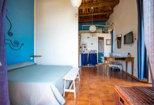 Posezení v ubytování La Casa sul Blu Albergo Diffuso