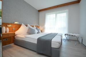 a bedroom with a large bed and a window at Hotel Haus Gimken in Essen