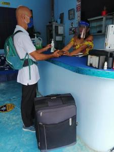 a man standing at a counter in front of a woman at Hostal Aruba in Atacames +72 photos