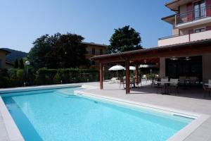 Bazén v ubytování Hotel B&B Fortuna nebo v jeho okolí