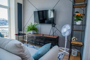 A television and/or entertainment center at EASY RENT Apartments - Plac Targowy