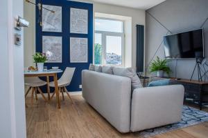Μια τηλεόραση ή/και κέντρο ψυχαγωγίας στο EASY RENT Apartments - Plac Targowy, Centrum 24h Check-in, Widok na Zamek