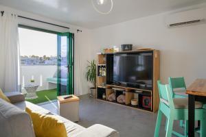 a living room with a couch and a television at Buenavista Ocean View in Puerto del Carmen
