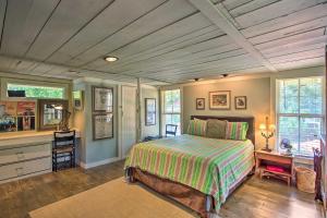 a bedroom with a bed and a desk and windows at The Quarters at Fairmount Cottage with Shared Pool in Fort Worth