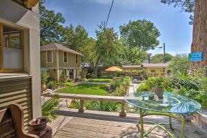 Foto dalla galleria di The Quarters at Fairmount Cottage with Shared Pool a Fort Worth