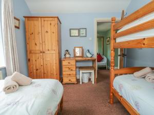 Krevet ili kreveti na sprat u jedinici u okviru objekta Anvil Cottage