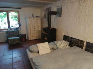 a living room with a bed and a stove at Atelier am Nationalpark in Wickenrodt