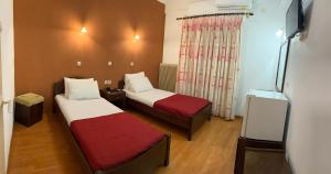 A bed or beds in a room at Ξενοδοχείο Acropol Még 31 kép