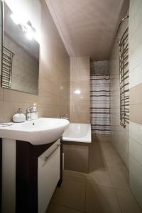 Koupelna v ubytování Aparthotel Na Mytniy + 37 fotografií