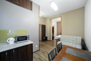 Kuchyň nebo kuchyňský kout v ubytování Aparthotel Na Mytniy