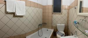 A bathroom at Ξενοδοχείο Acropol