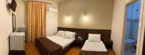 A bed or beds in a room at Ξενοδοχείο Acropol