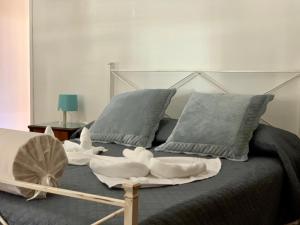 Un pat sau paturi într-o cameră la Carpenino's home