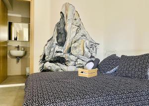 bedandclimbing客房内的一张或多张床位
