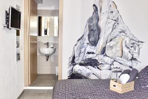 bedandclimbing客房内的一张或多张床位