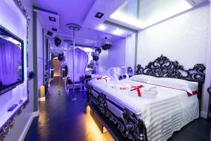 Posteľ alebo postele v izbe v ubytovaní Erossuite GuestHouse