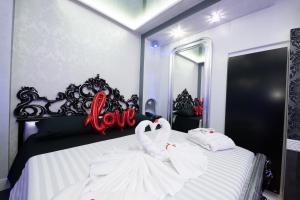 Posteľ alebo postele v izbe v ubytovaní Erossuite GuestHouse
