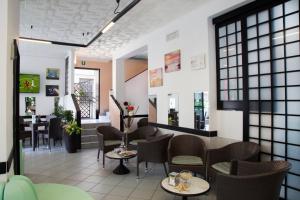 A seating area at Hotel Penny