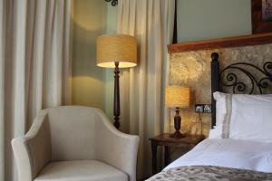 Кровать или кровати в номере Kemerli Konak Boutique Hotel