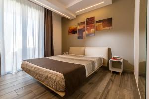 Postel nebo postele na pokoji v ubytování Sundeck Hotel