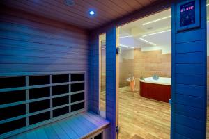 Koupelna v ubytování Sundeck Hotel