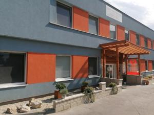 Budova, kde se aparthotel nachází