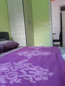 Ліжко або ліжка в номері Apartman HEDONIJA
