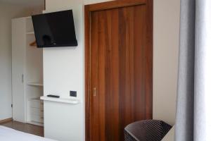 TV a/nebo společenská místnost v ubytování Hotel B&B Fortuna