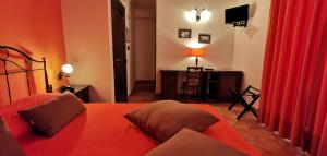Postel nebo postele na pokoji v ubytování Hotel Neapolis