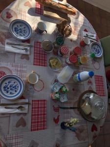 a table with dishes and other items on it at CAMPAGNE ET MER in Saâne-Saint-Just