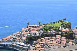 an aerial view of a house on an island in the ocean at GuestReady - Sonho dos Avós in Câmara de Lobos