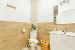 Bathroom sa Bright and comfortable- 2D 2B- Conde de Torrejón