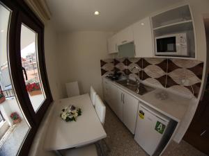 A kitchen or kitchenette at Elite Marmara Bosphorus&Suites